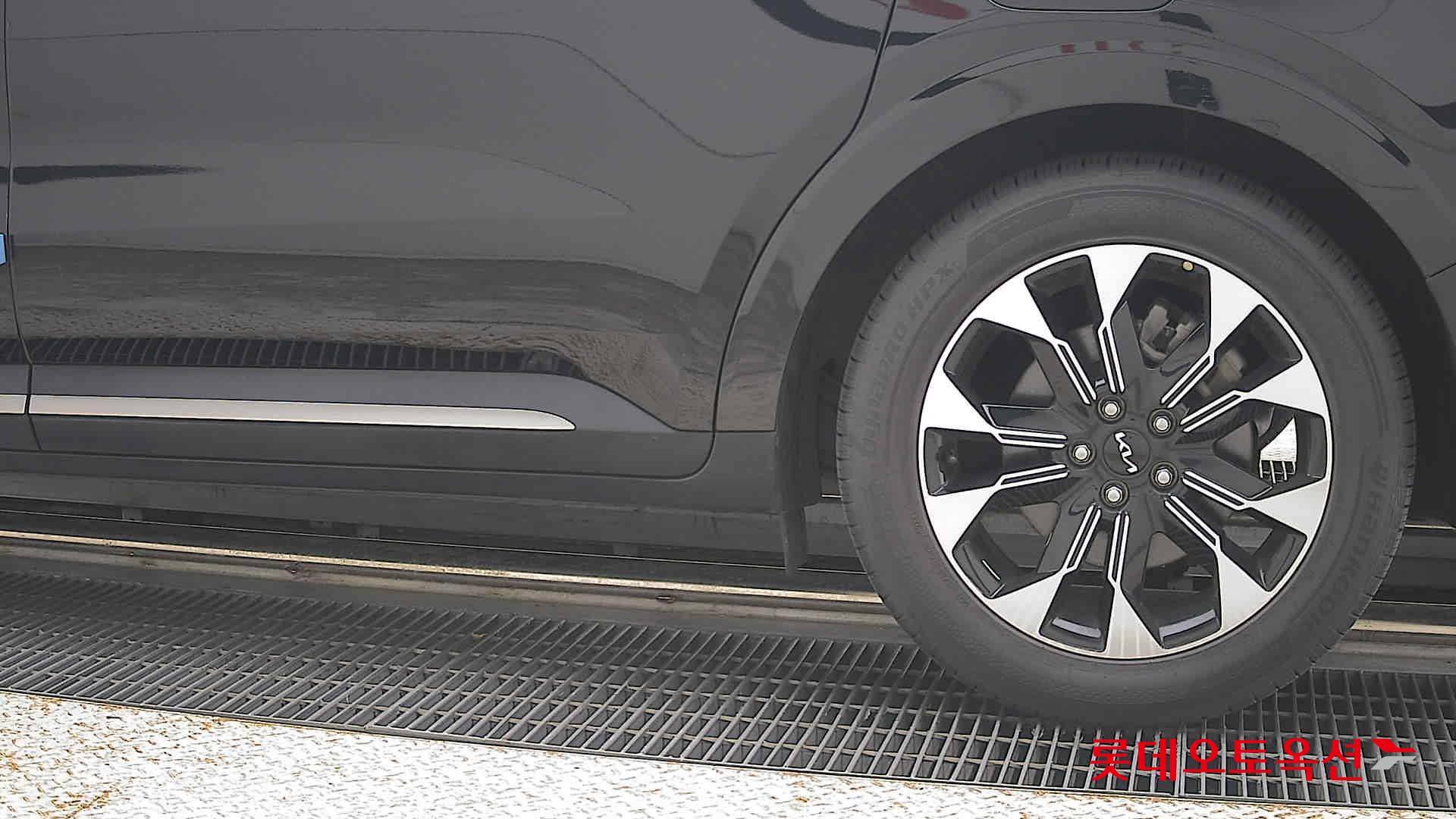2023 - kia carnival