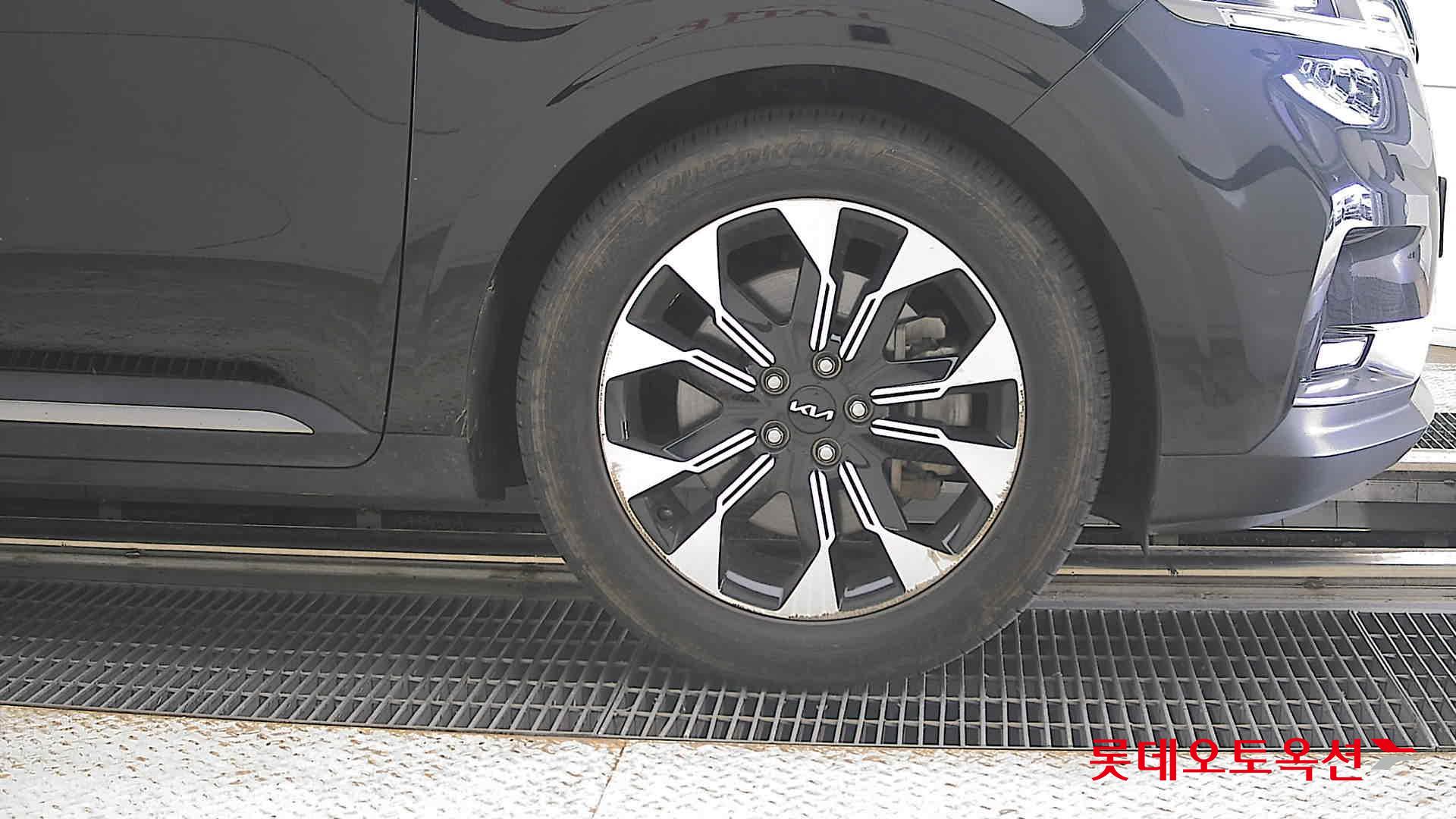 2023 - kia carnival