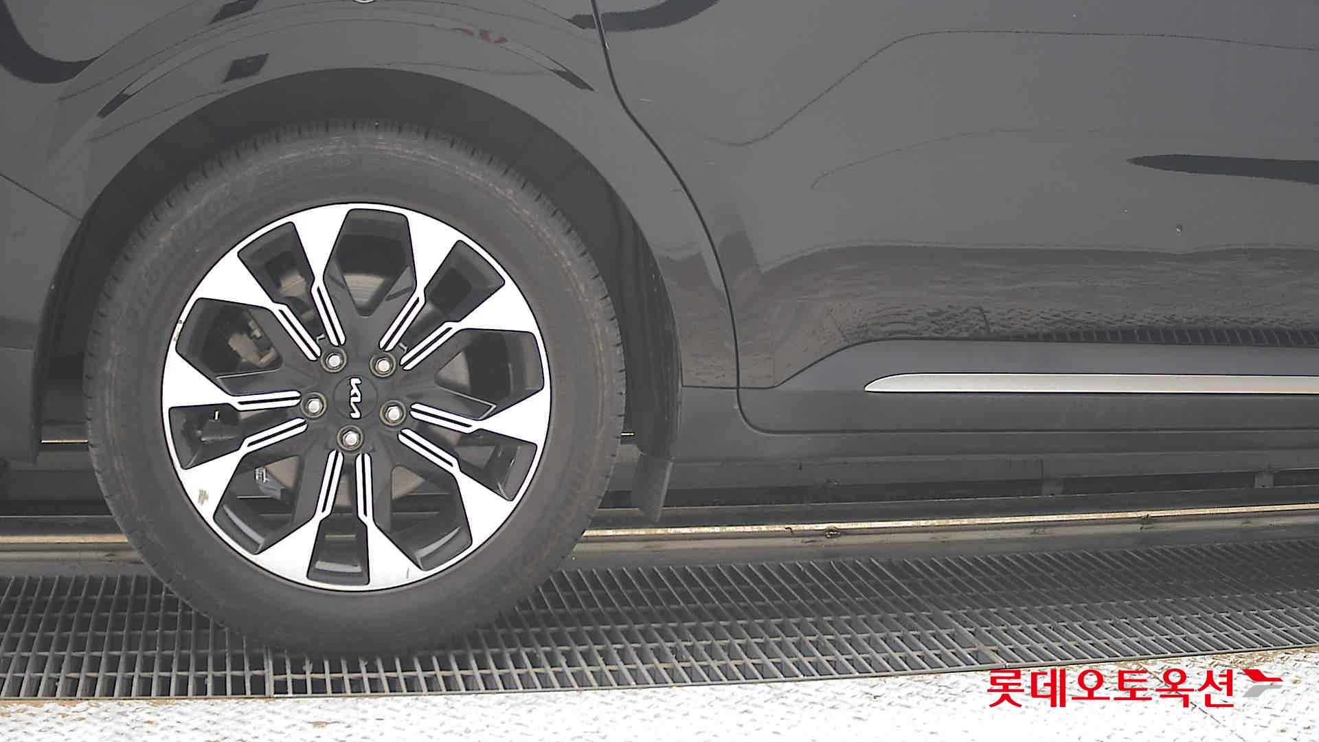 2023 - kia carnival