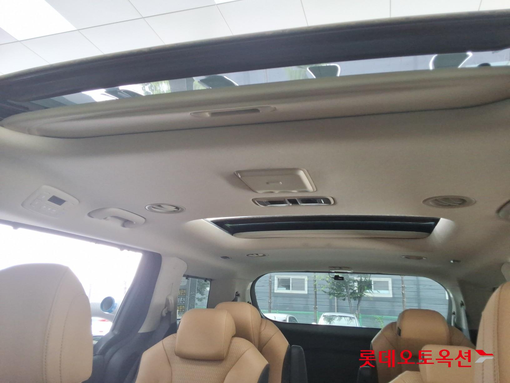 2023 - kia carnival