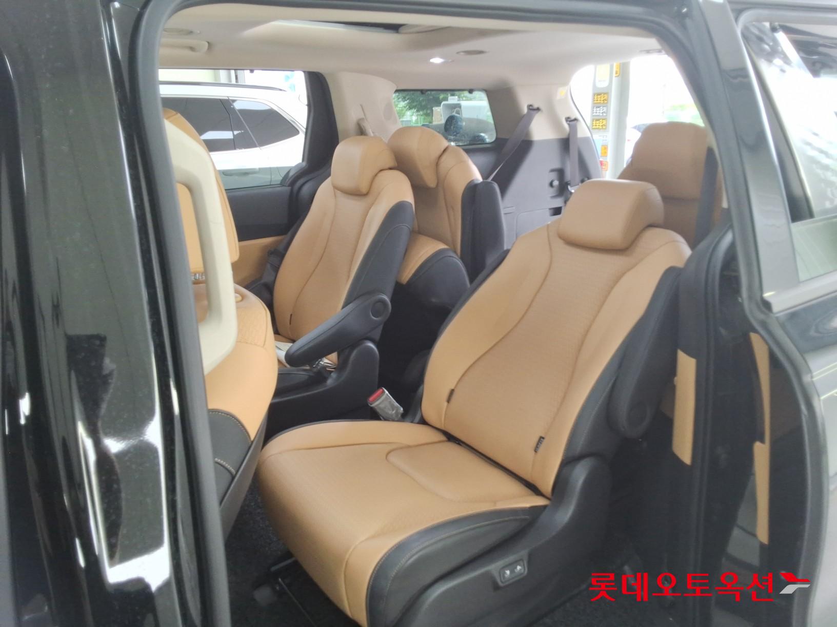 2023 - kia carnival