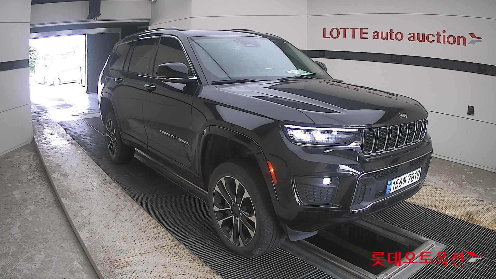 2022 - jeep grand cherokee