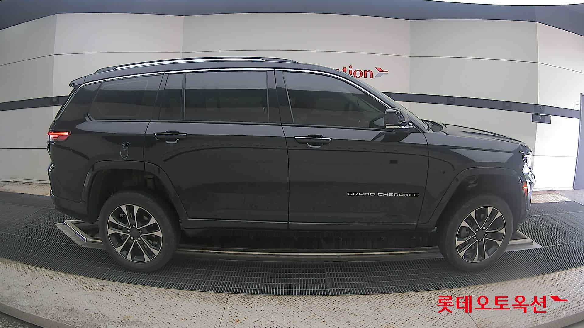 2022 - jeep grand cherokee