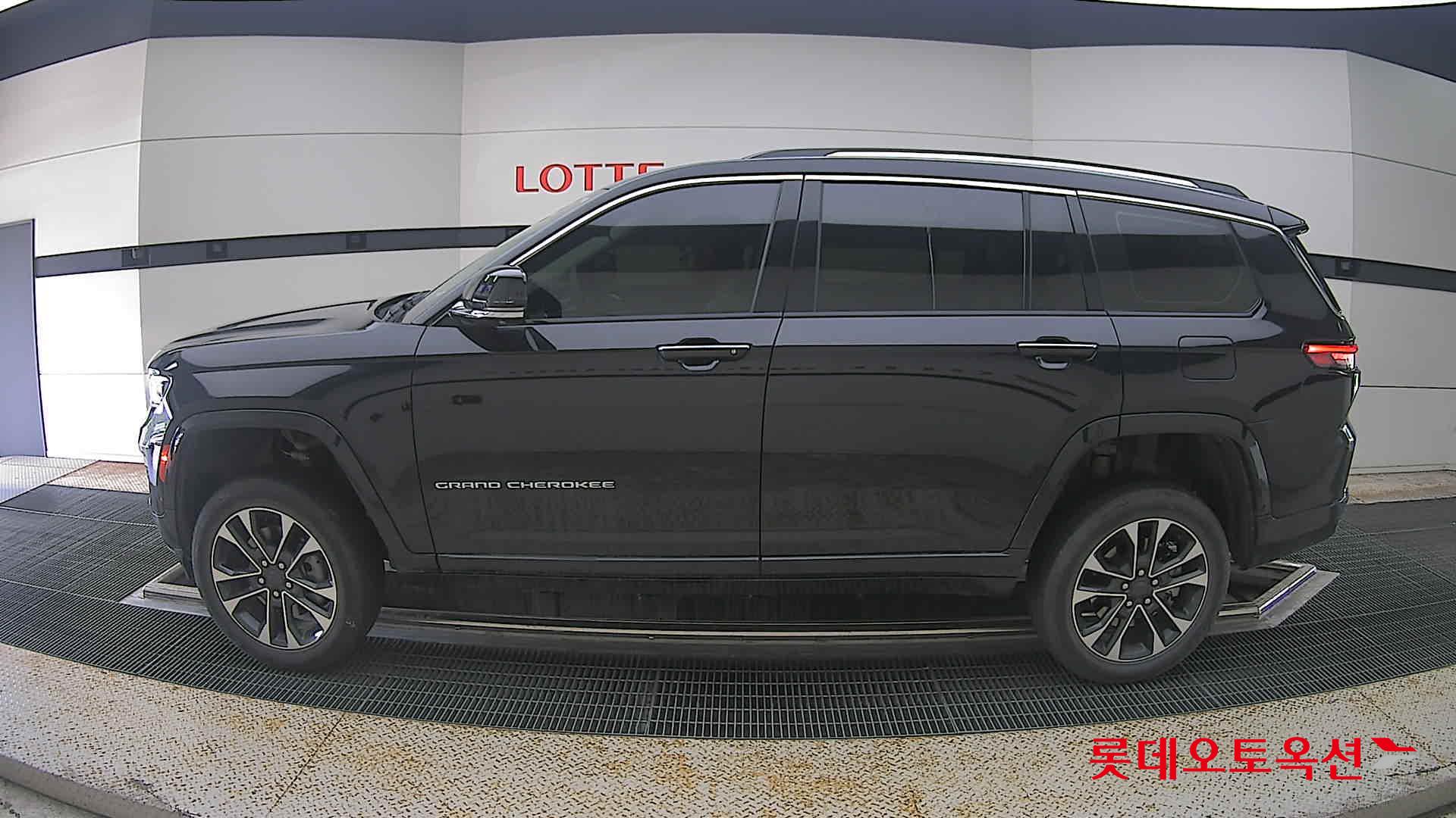 2022 - jeep grand cherokee