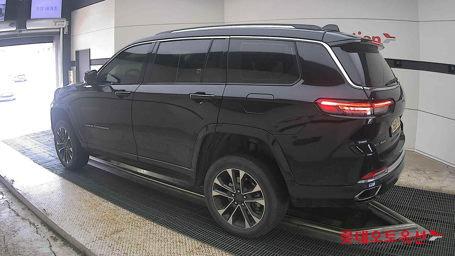 2022 - jeep grand cherokee