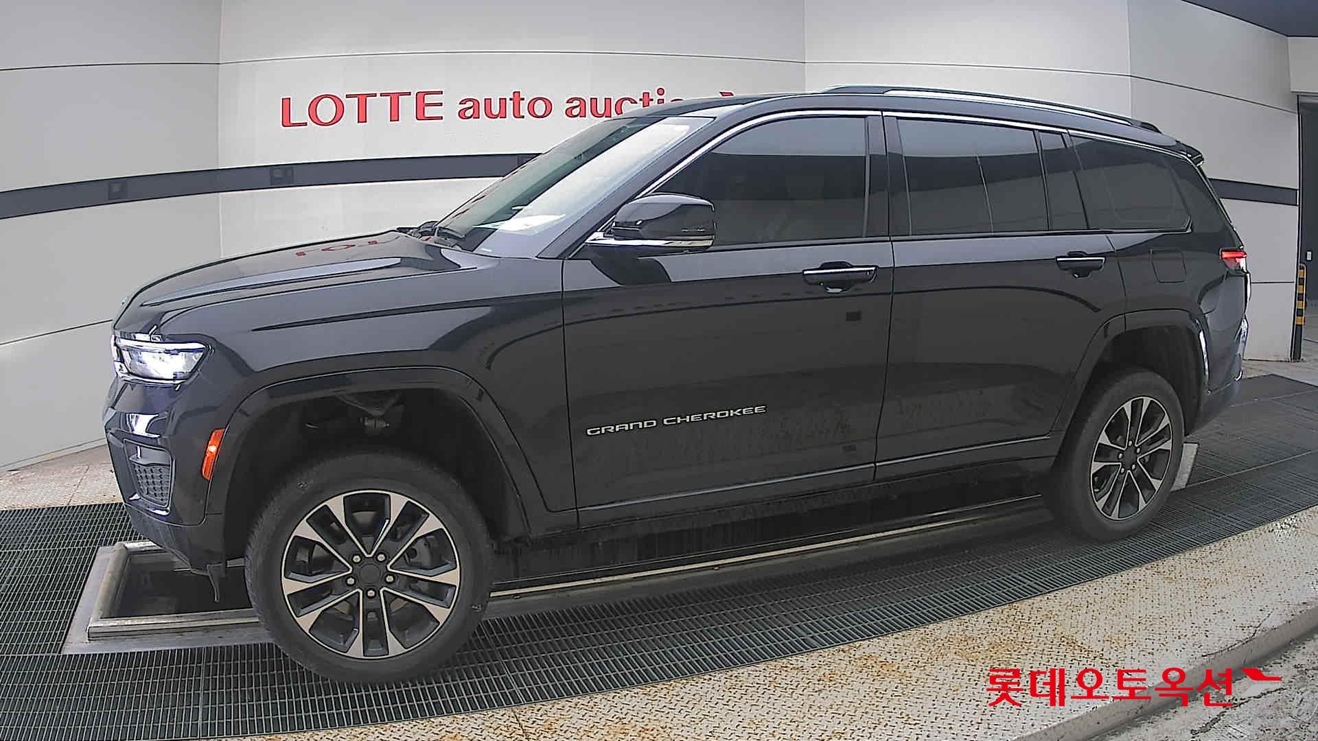 2022 - jeep grand cherokee
