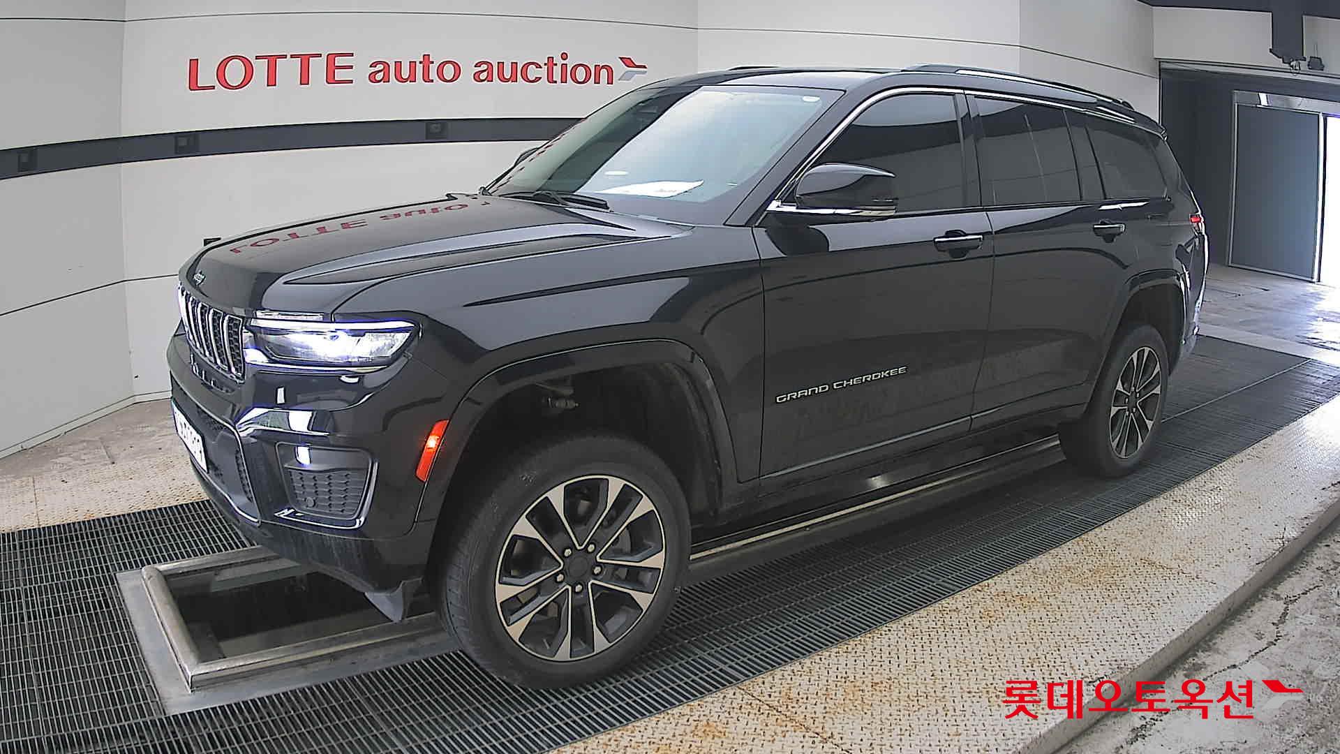 2022 - jeep grand cherokee