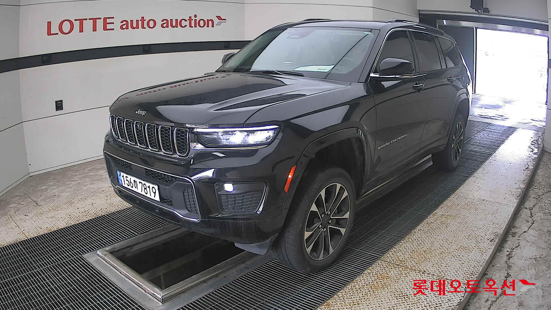 2022 - jeep grand cherokee