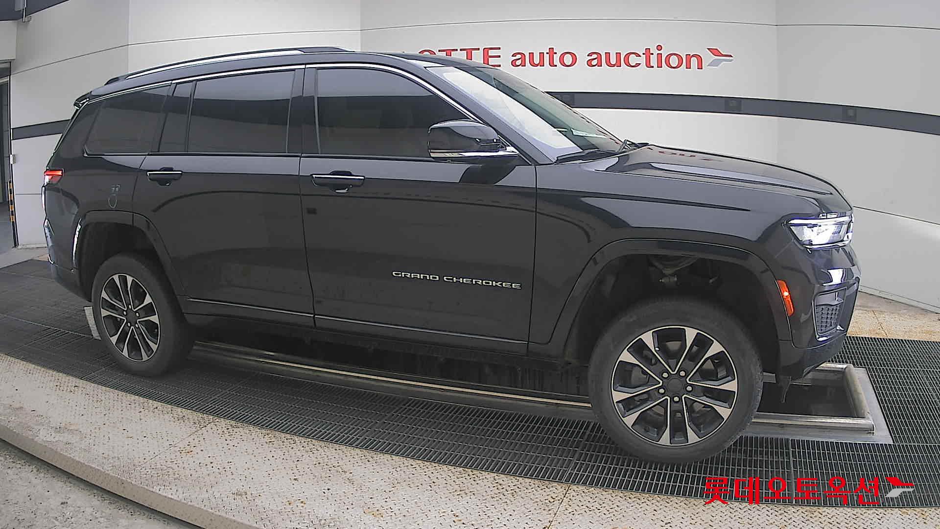 2022 - jeep grand cherokee