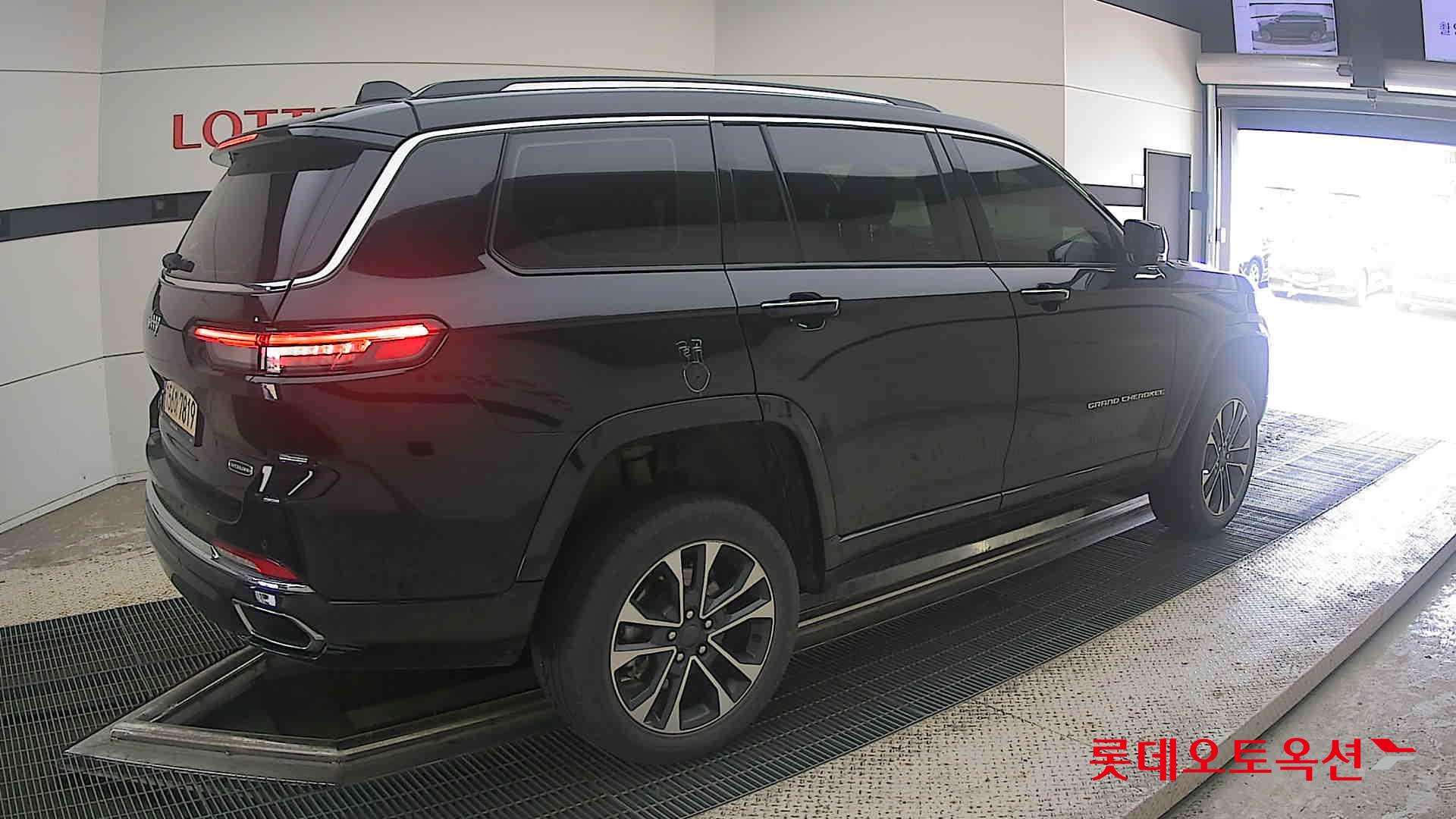 2022 - jeep grand cherokee