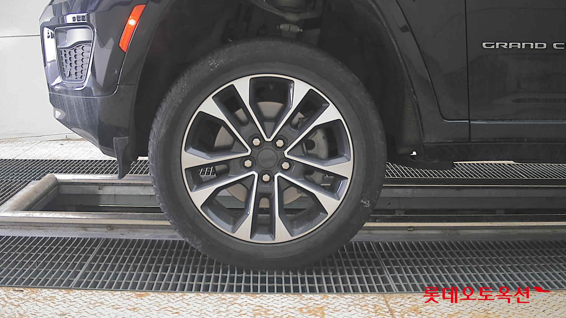 2022 - jeep grand cherokee