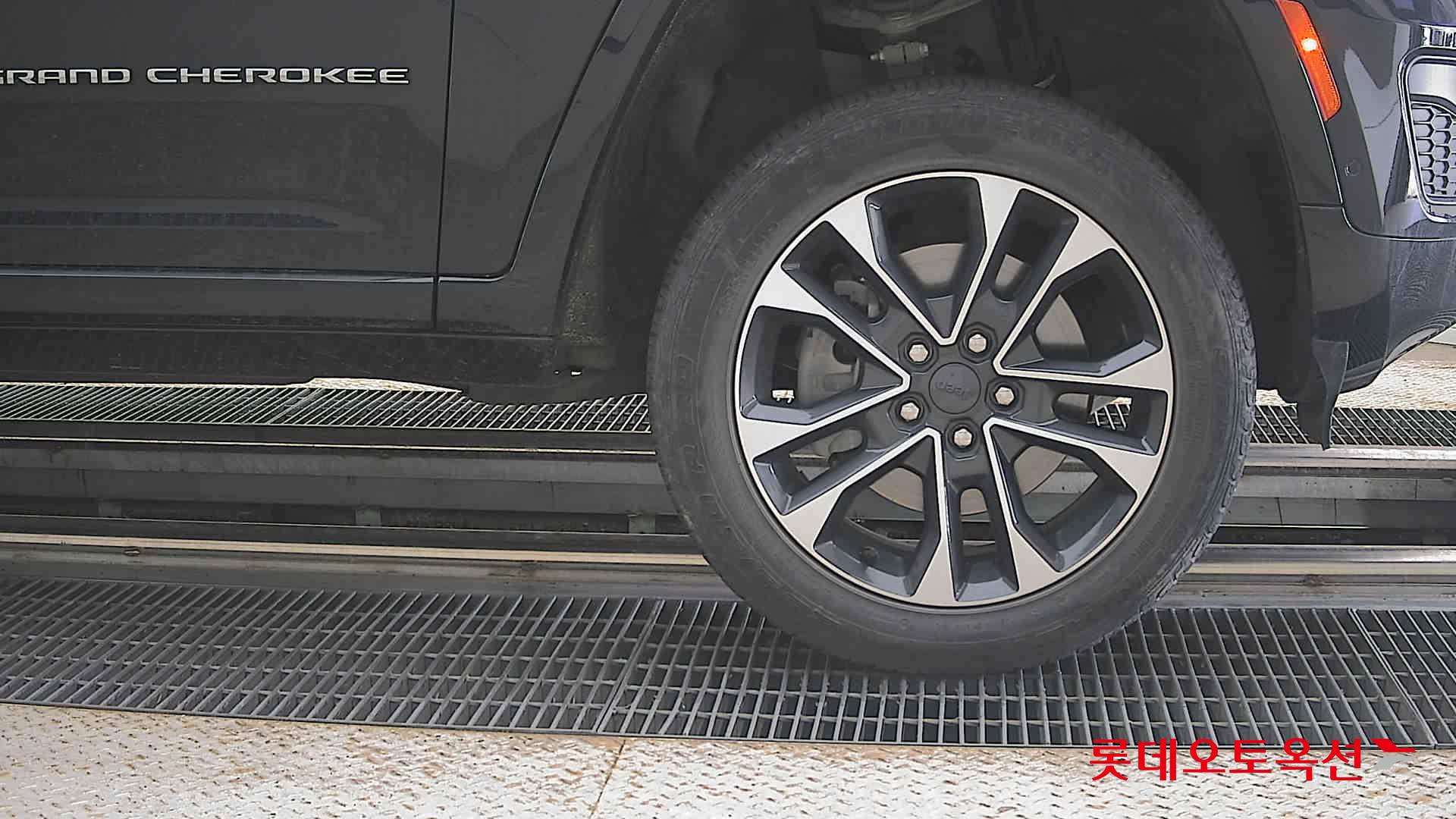 2022 - jeep grand cherokee