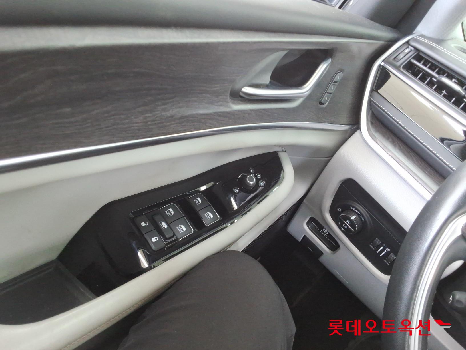 2022 - jeep grand cherokee