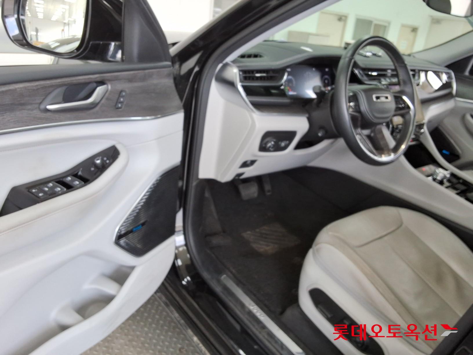 2022 - jeep grand cherokee