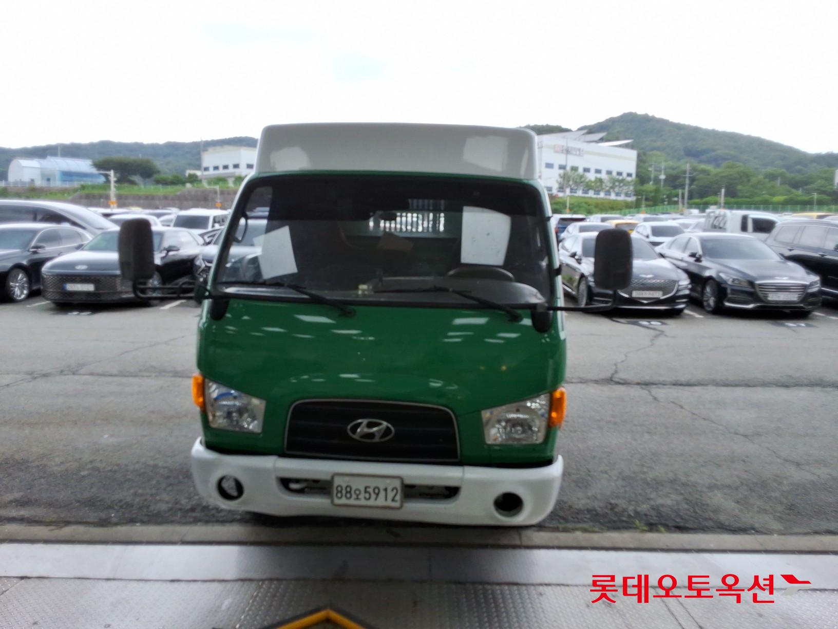 2012 - hyundai mighty