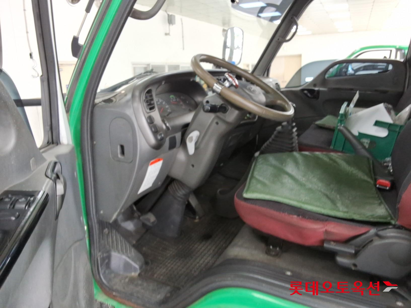 2012 - hyundai mighty