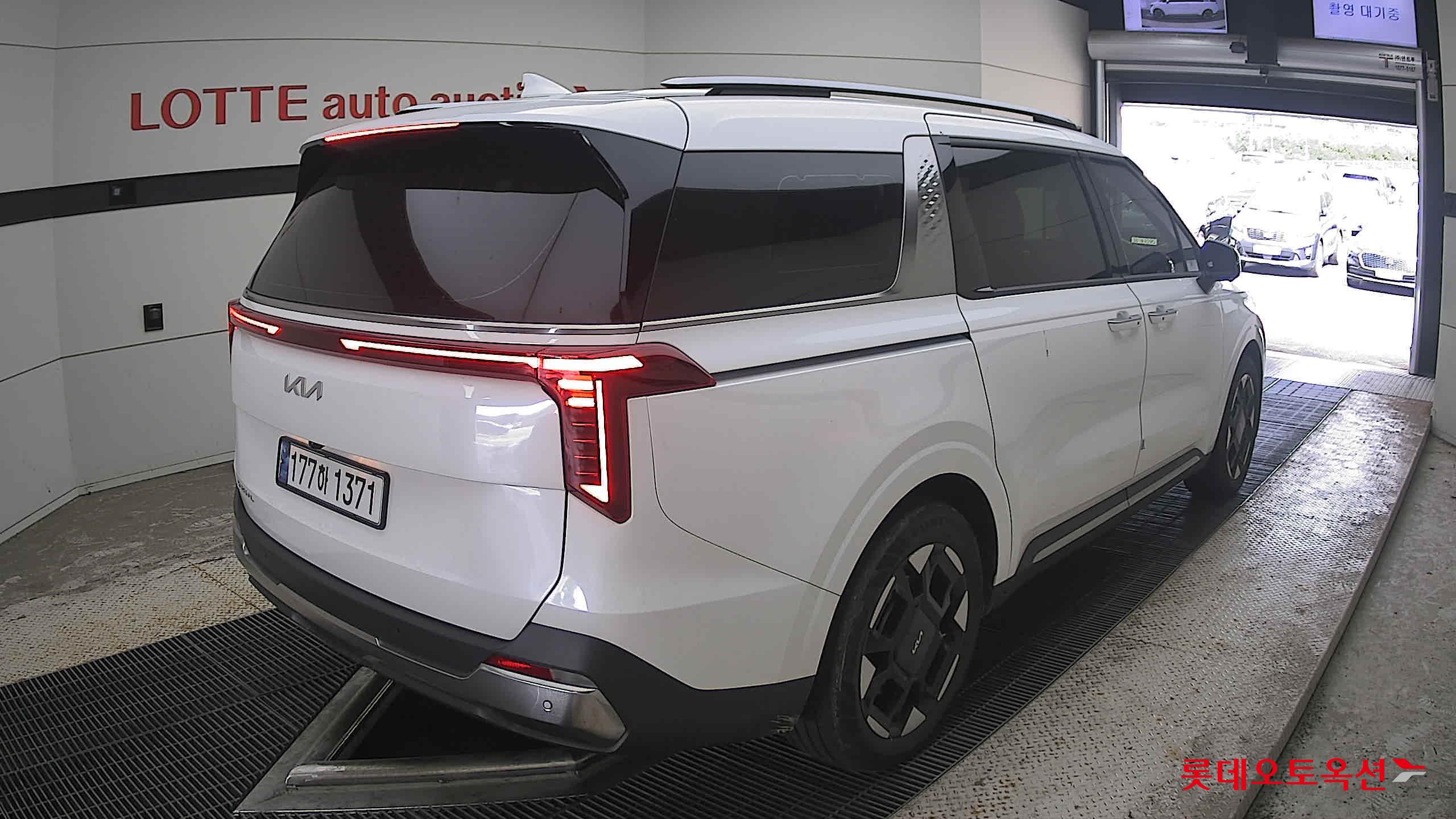 2024 - kia carnival