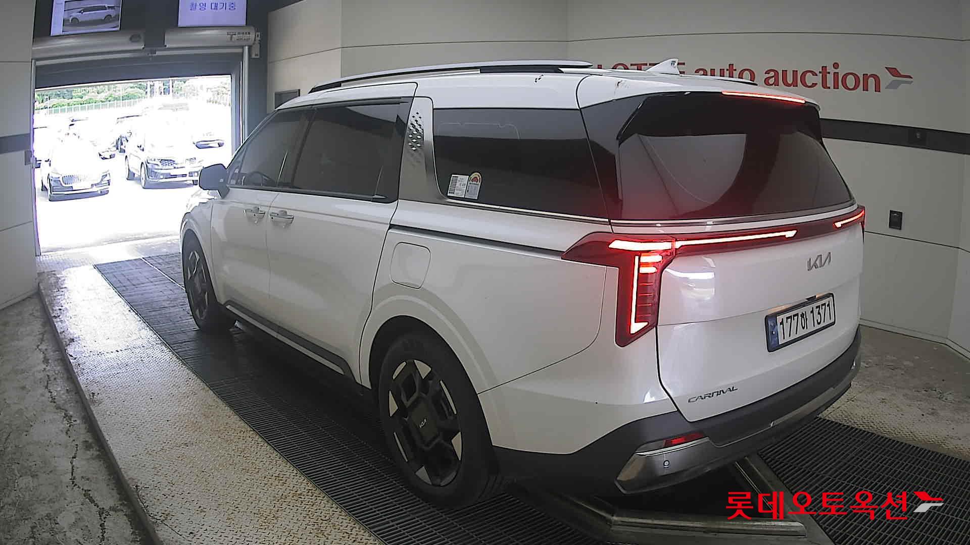 2024 - kia carnival
