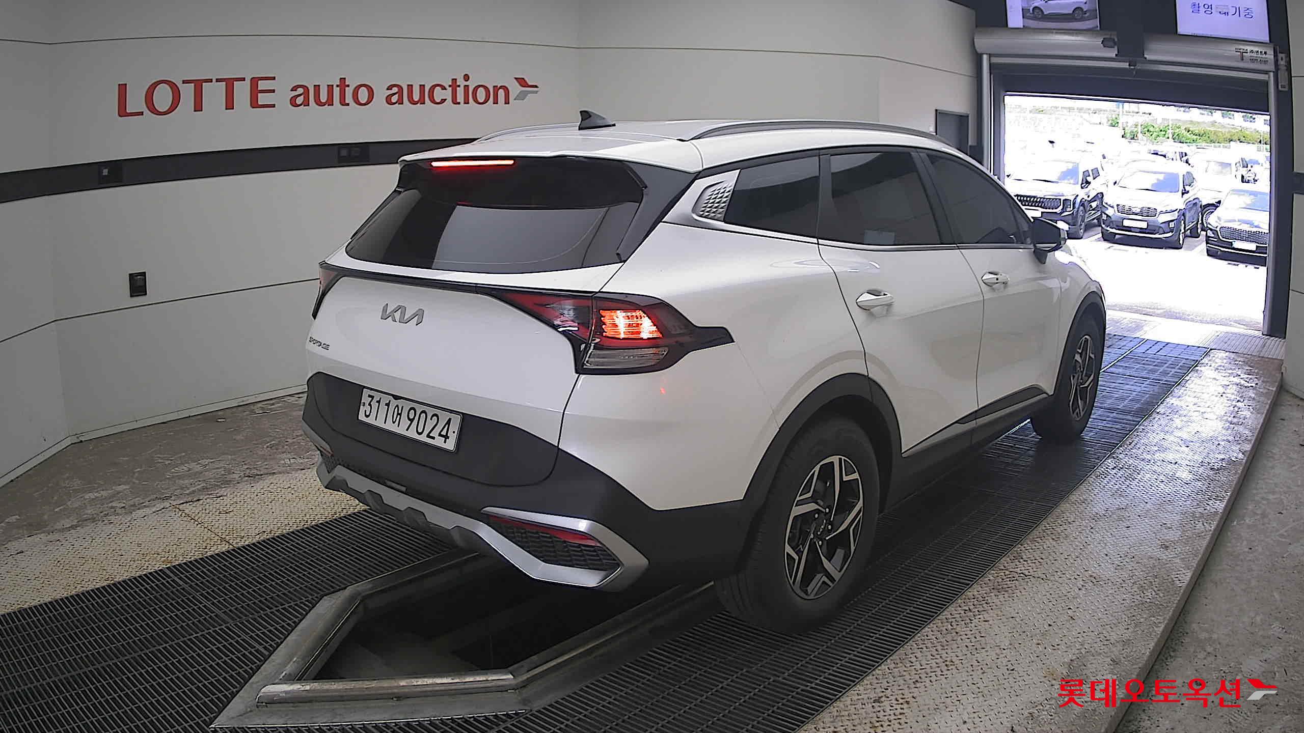 2023 - kia sportage