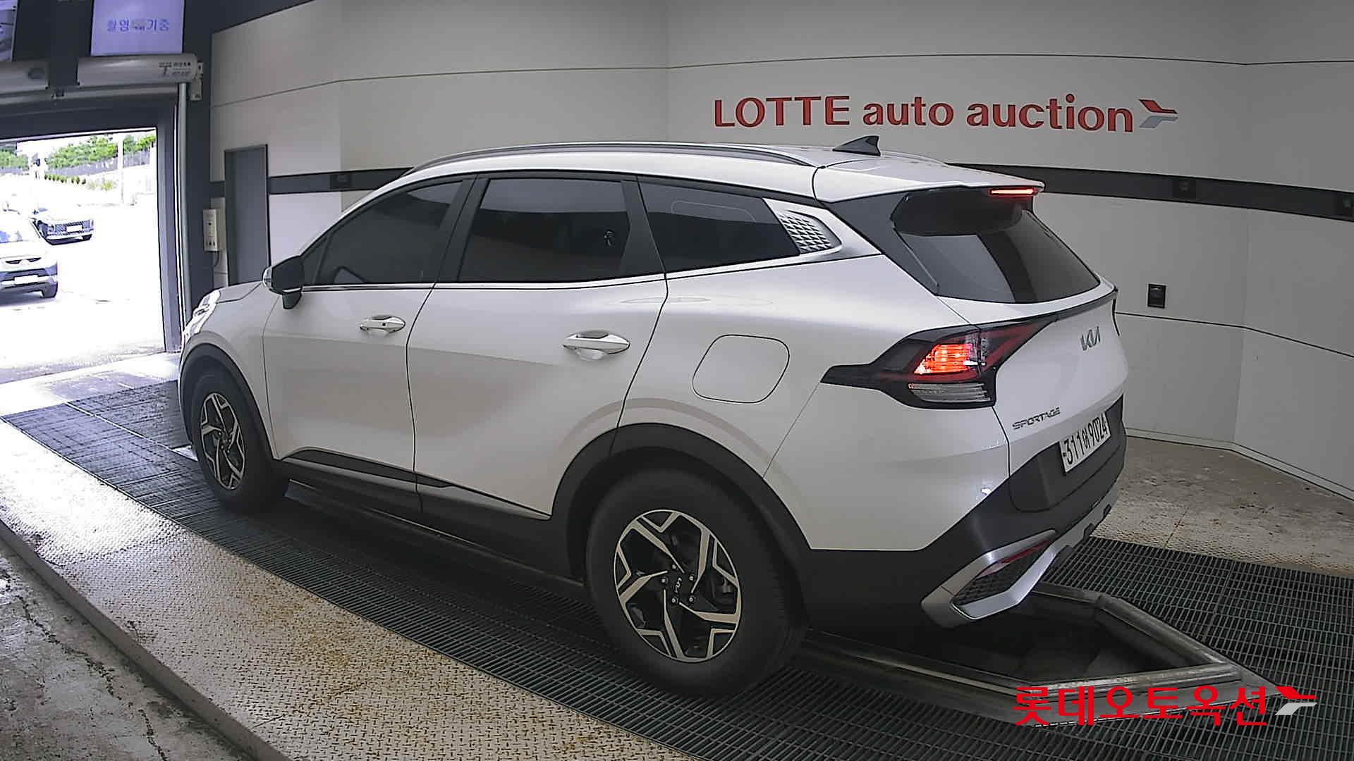 2023 - kia sportage