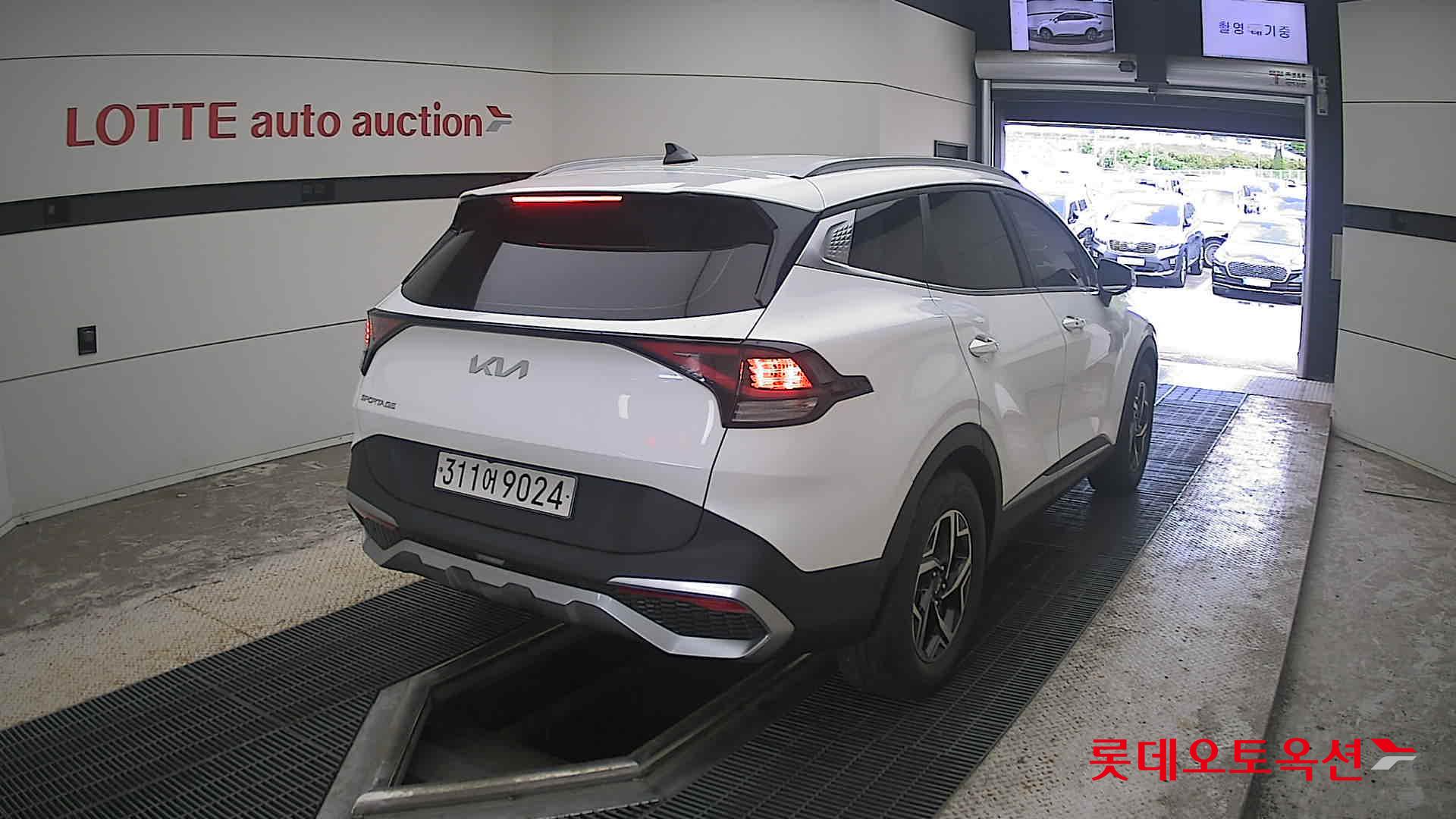 2023 - kia sportage