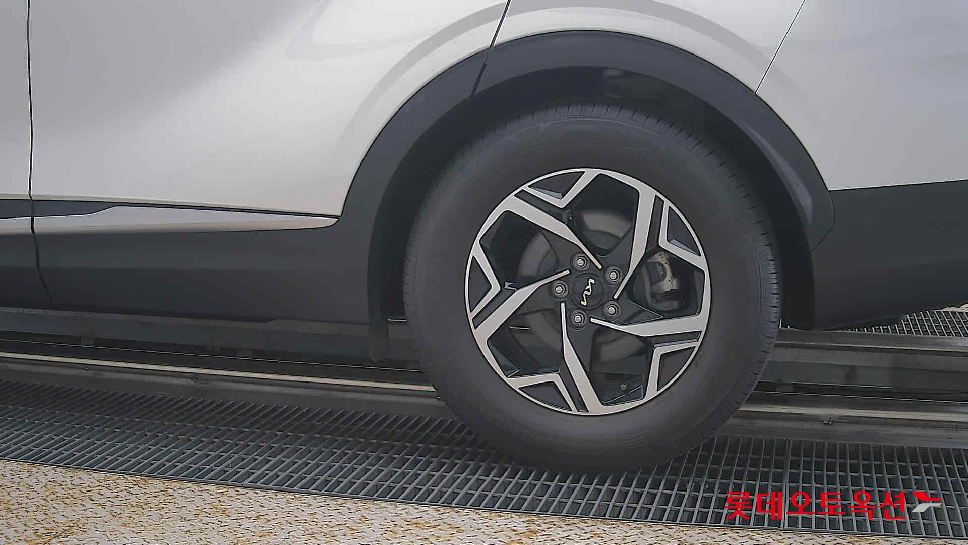 2023 - kia sportage