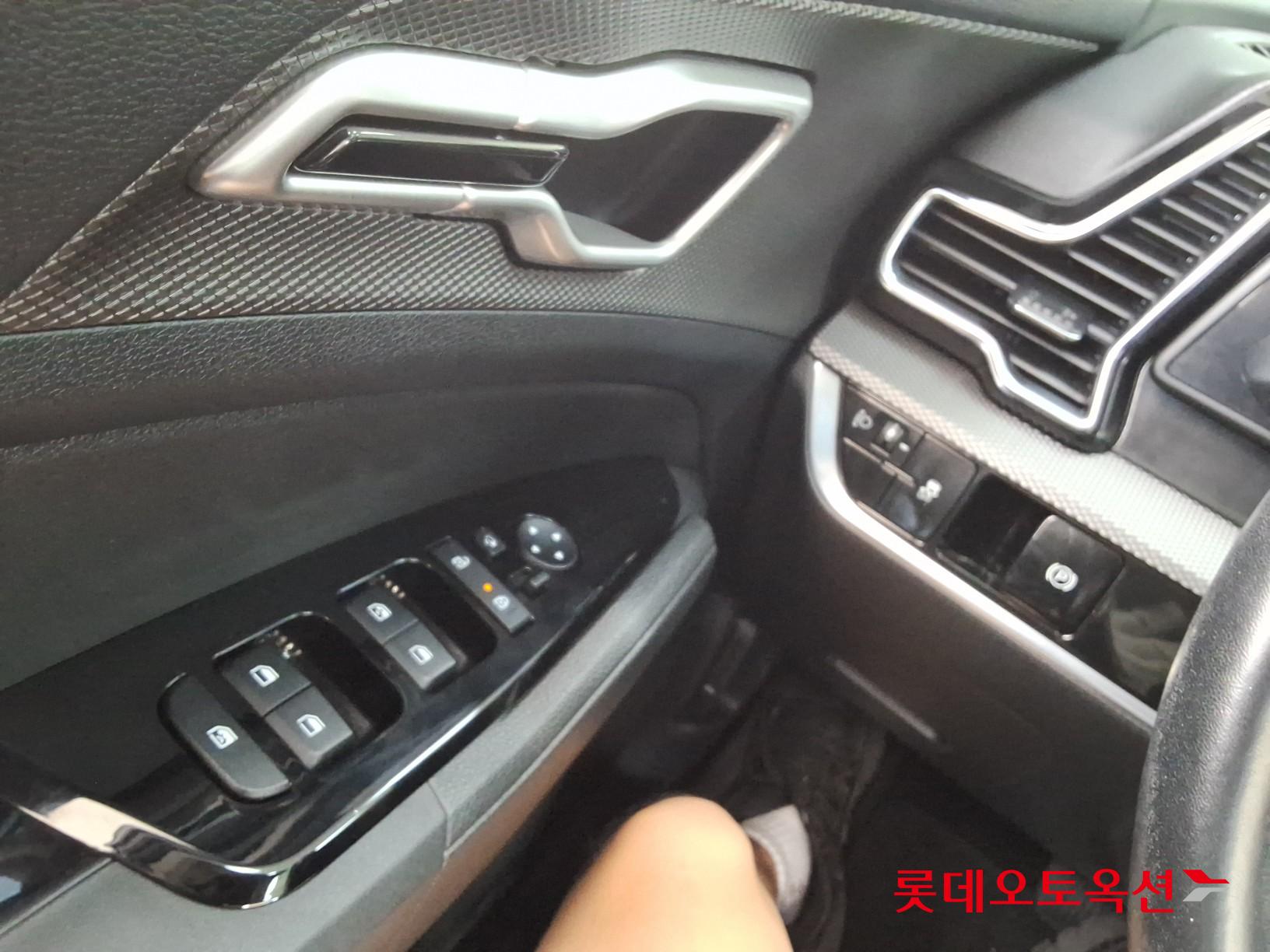 2023 - kia sportage