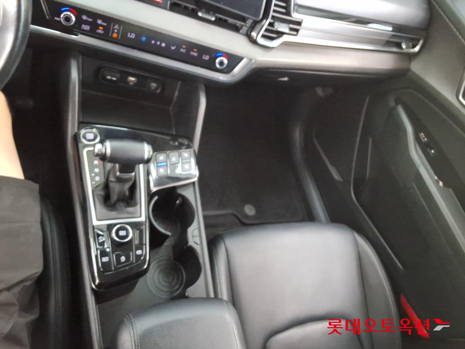 2023 - kia sportage