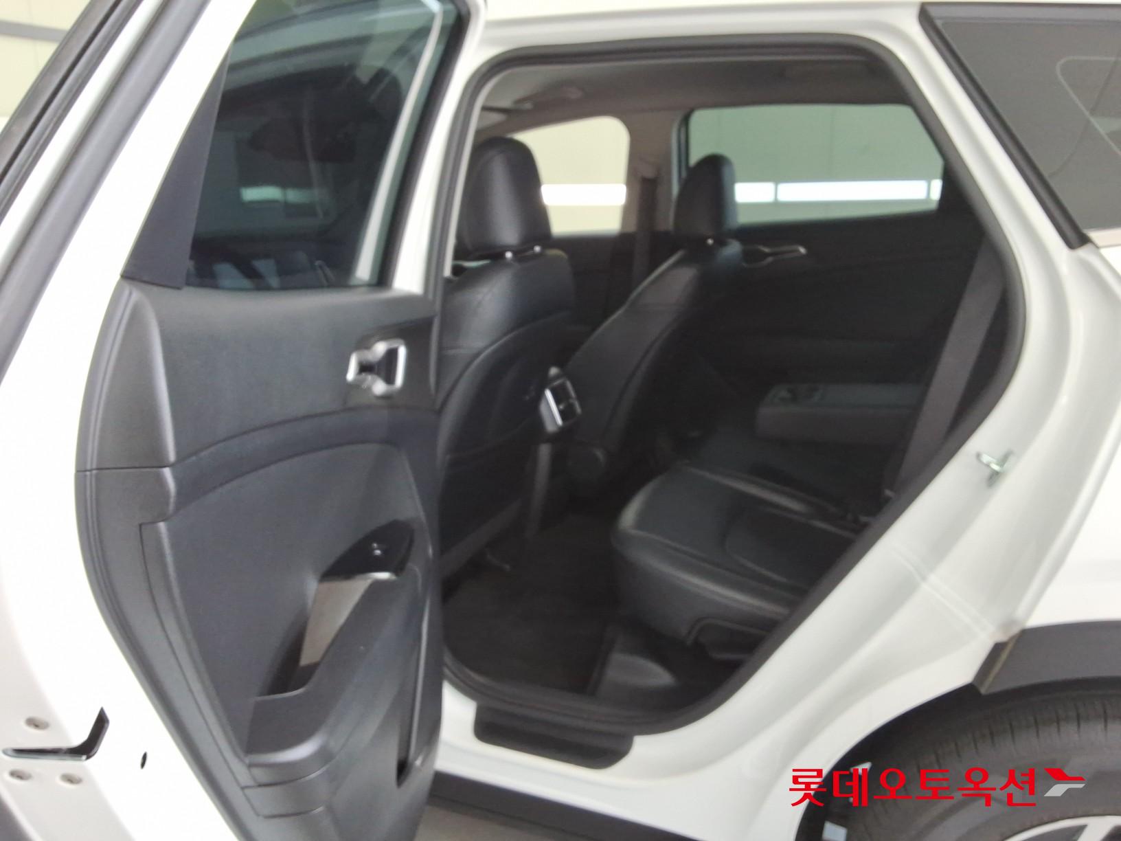 2023 - kia sportage