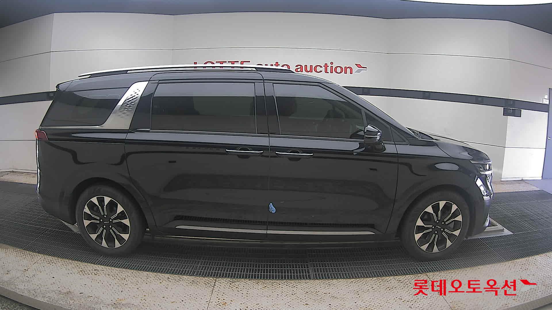 2023 - kia carnival