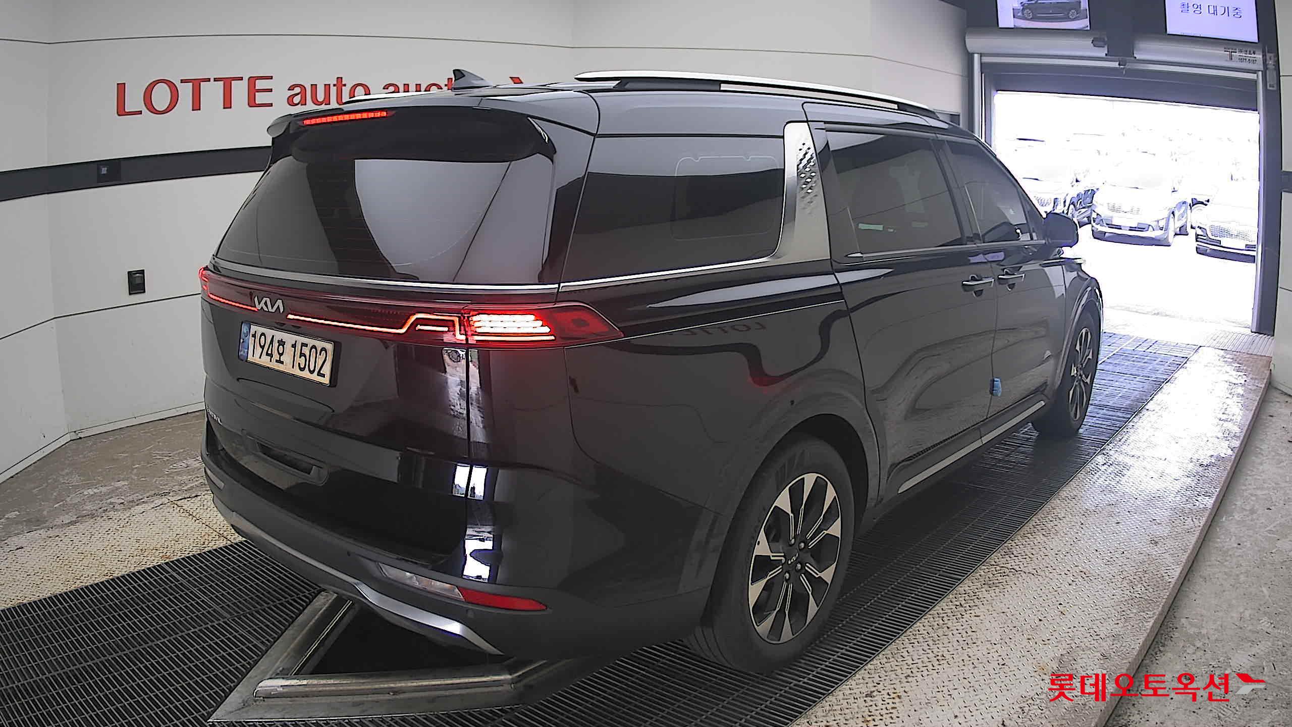 2023 - kia carnival