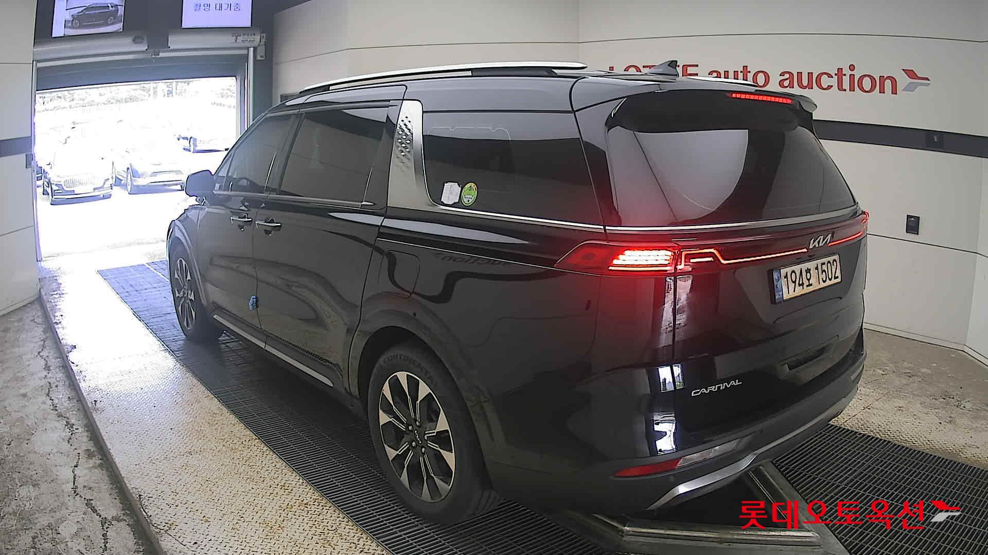 2023 - kia carnival
