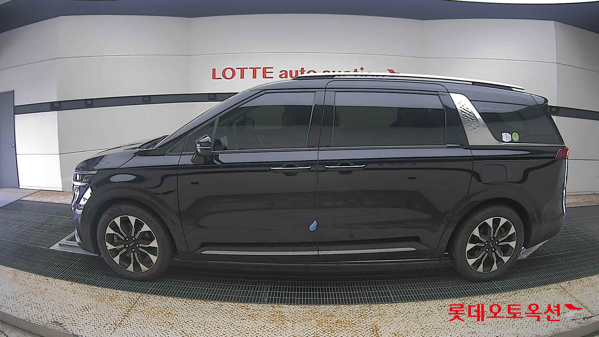 2023 - kia carnival