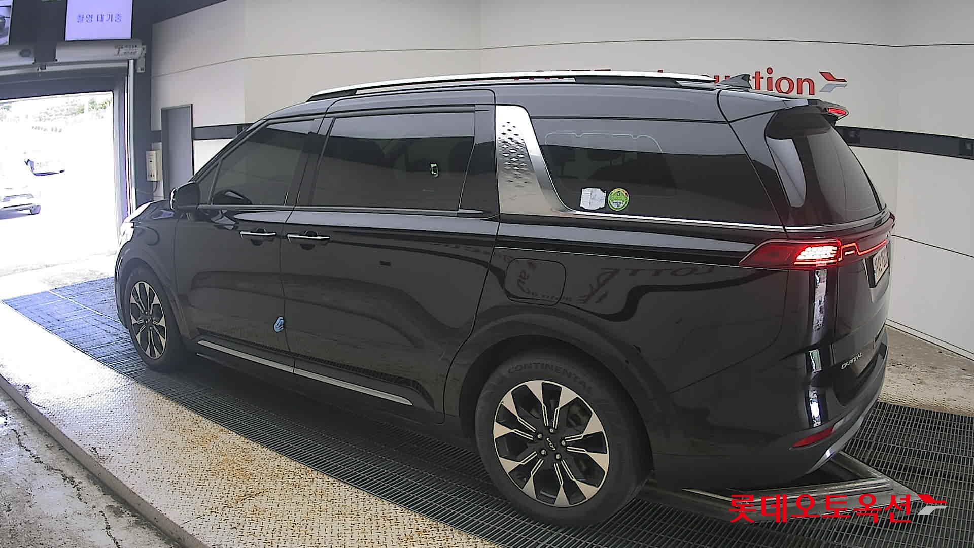 2023 - kia carnival