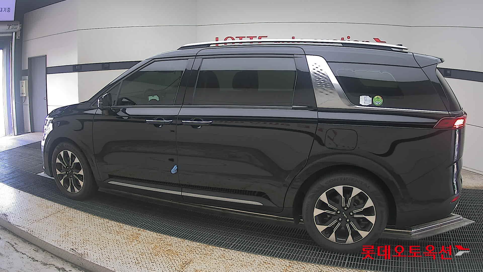 2023 - kia carnival