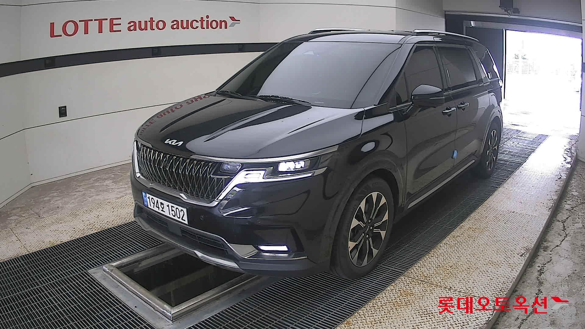2023 - kia carnival