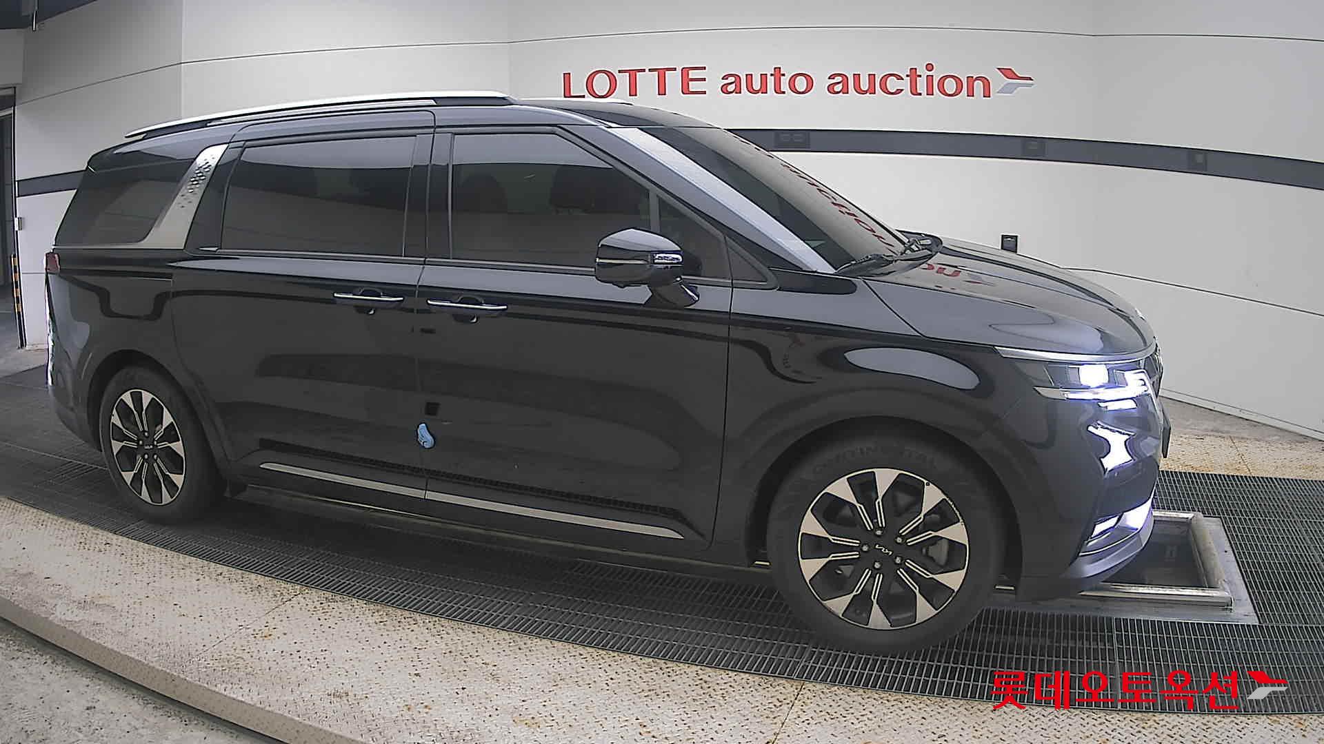 2023 - kia carnival