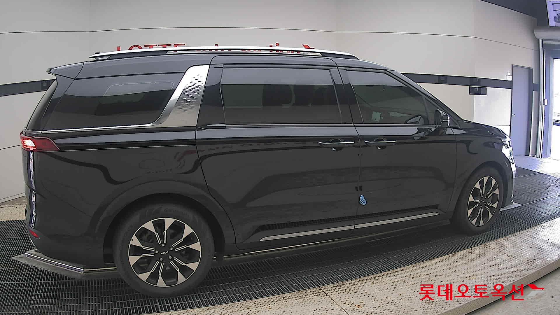 2023 - kia carnival
