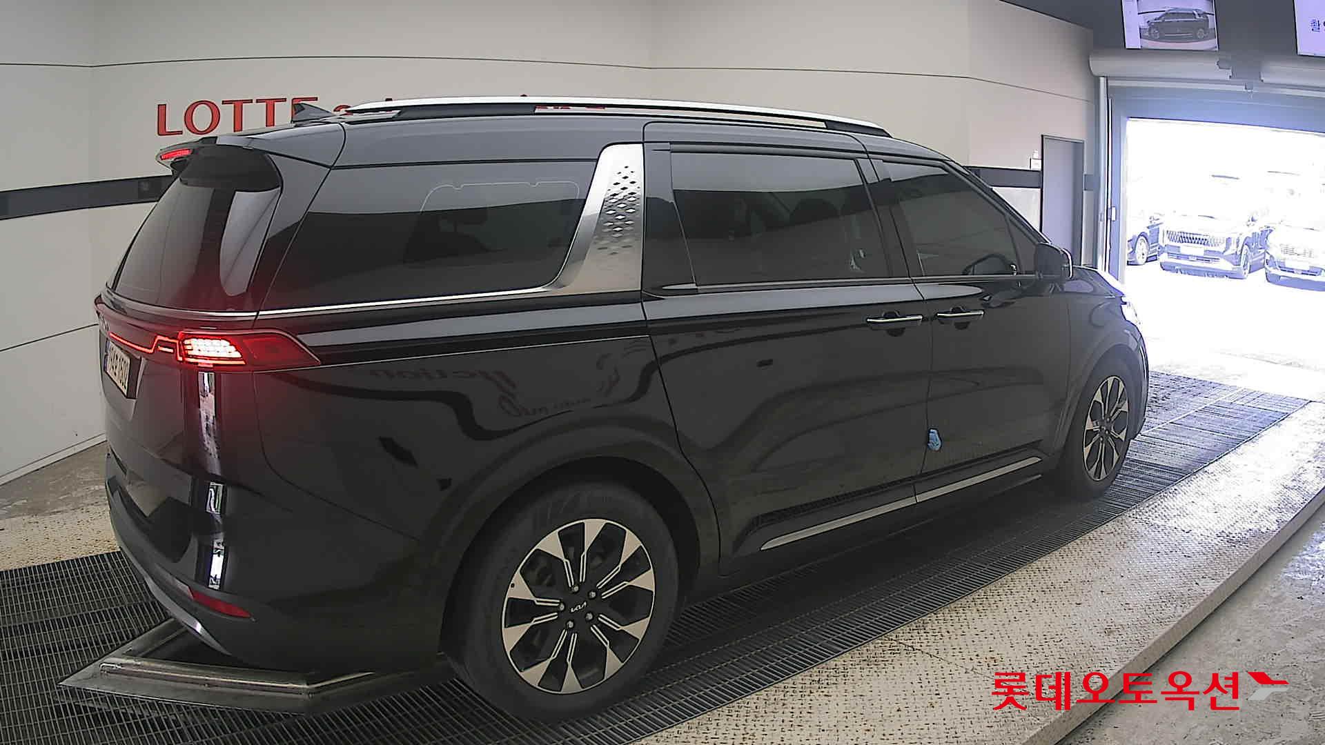 2023 - kia carnival