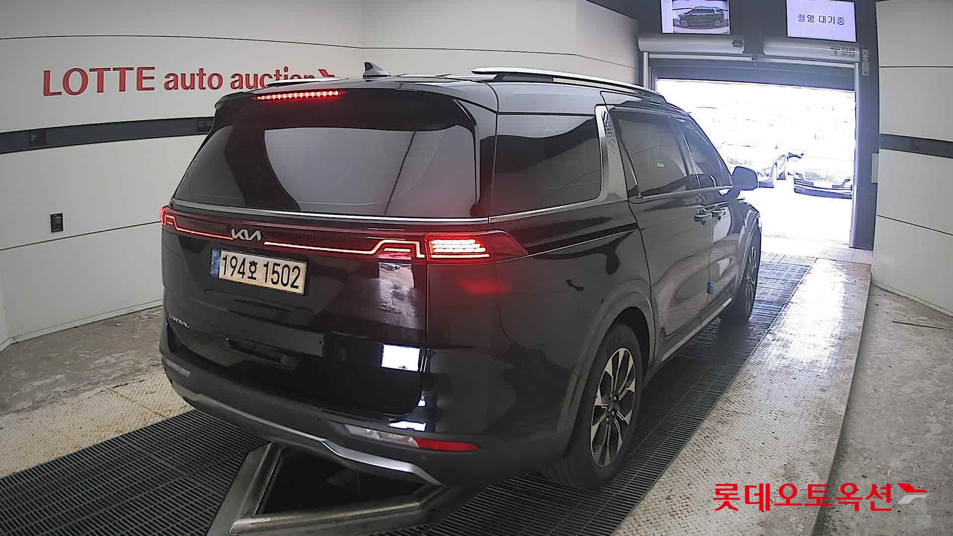 2023 - kia carnival