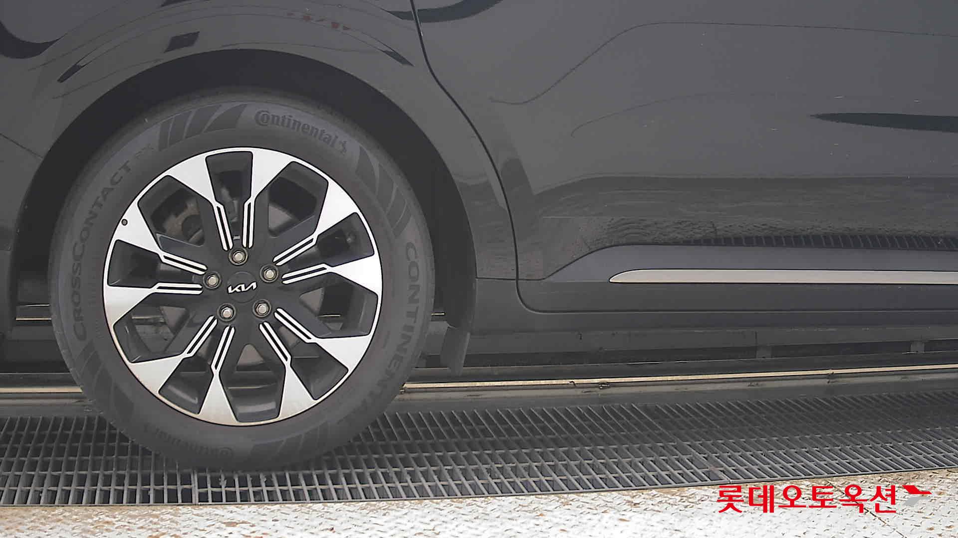 2023 - kia carnival
