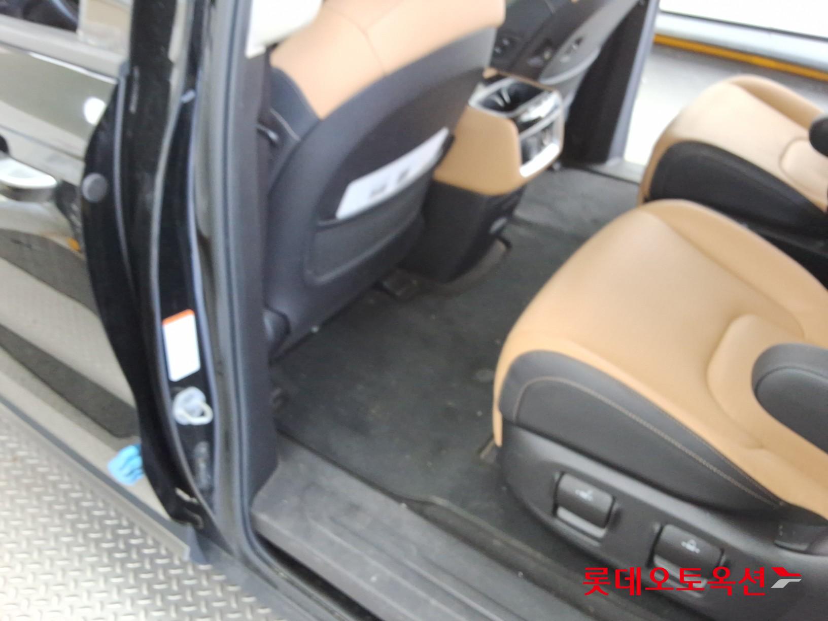2023 - kia carnival