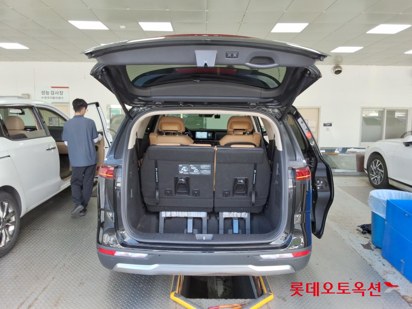2023 - kia carnival