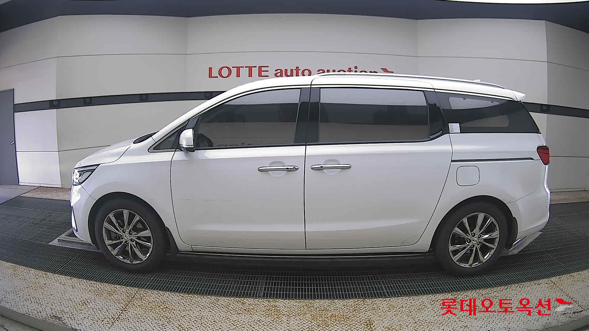 2020 - kia carnival