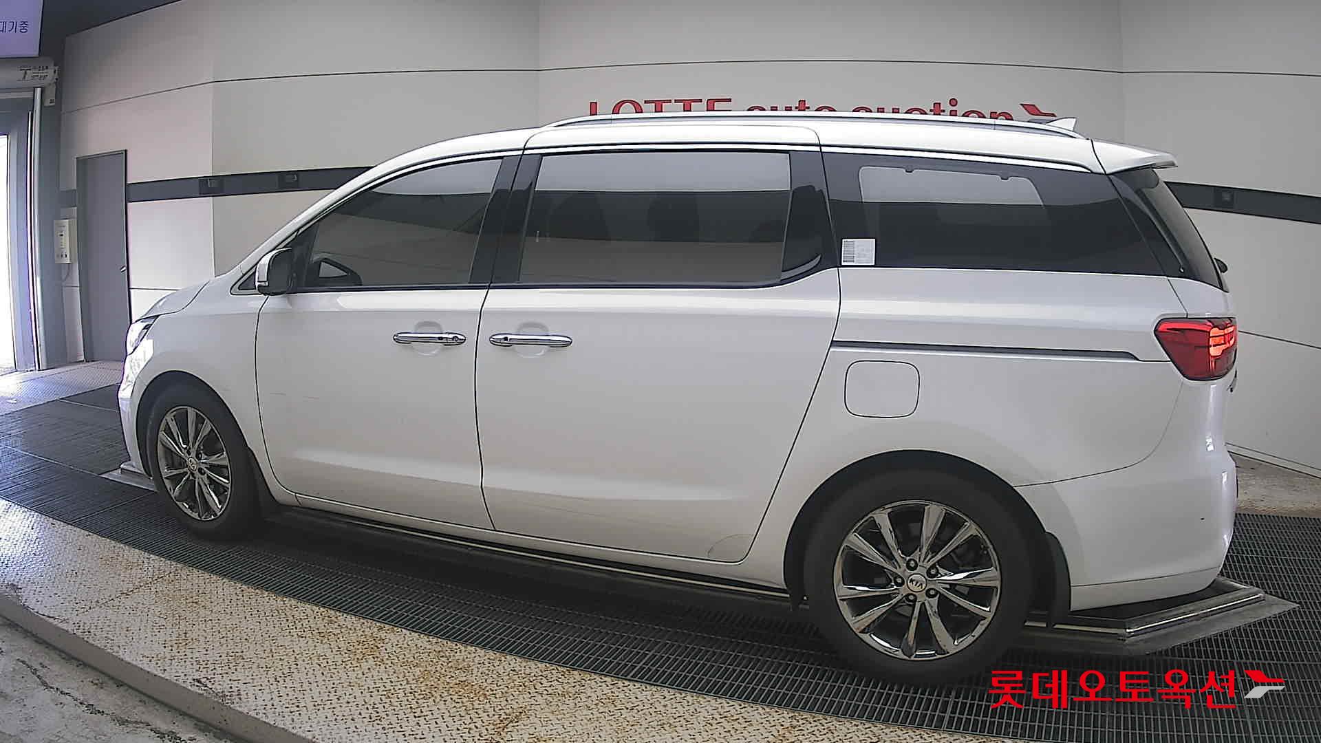 2020 - kia carnival