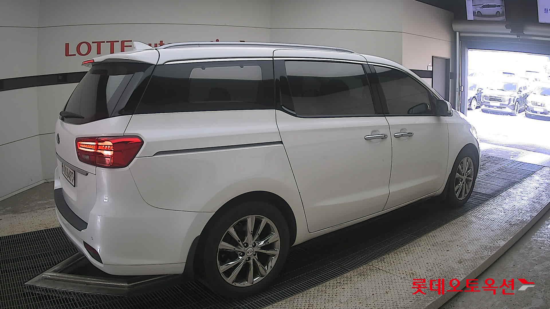 2020 - kia carnival