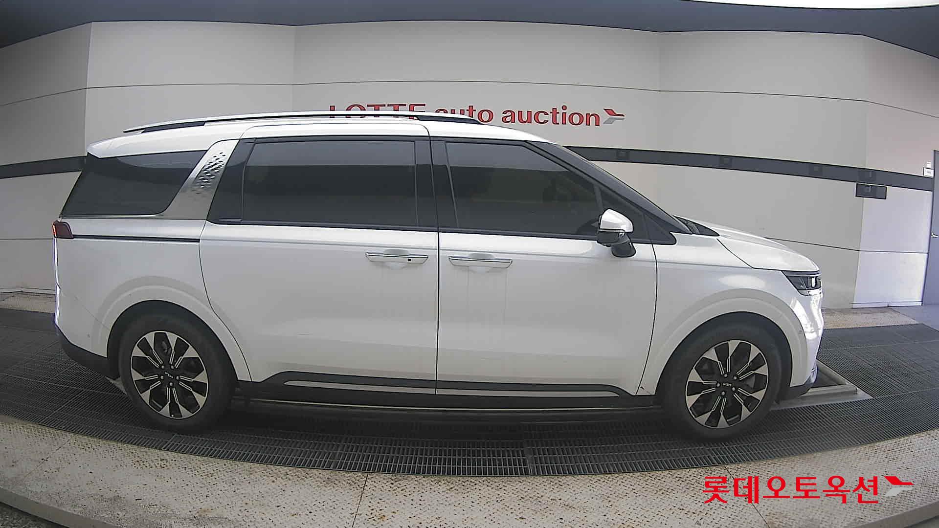 2023 - kia carnival