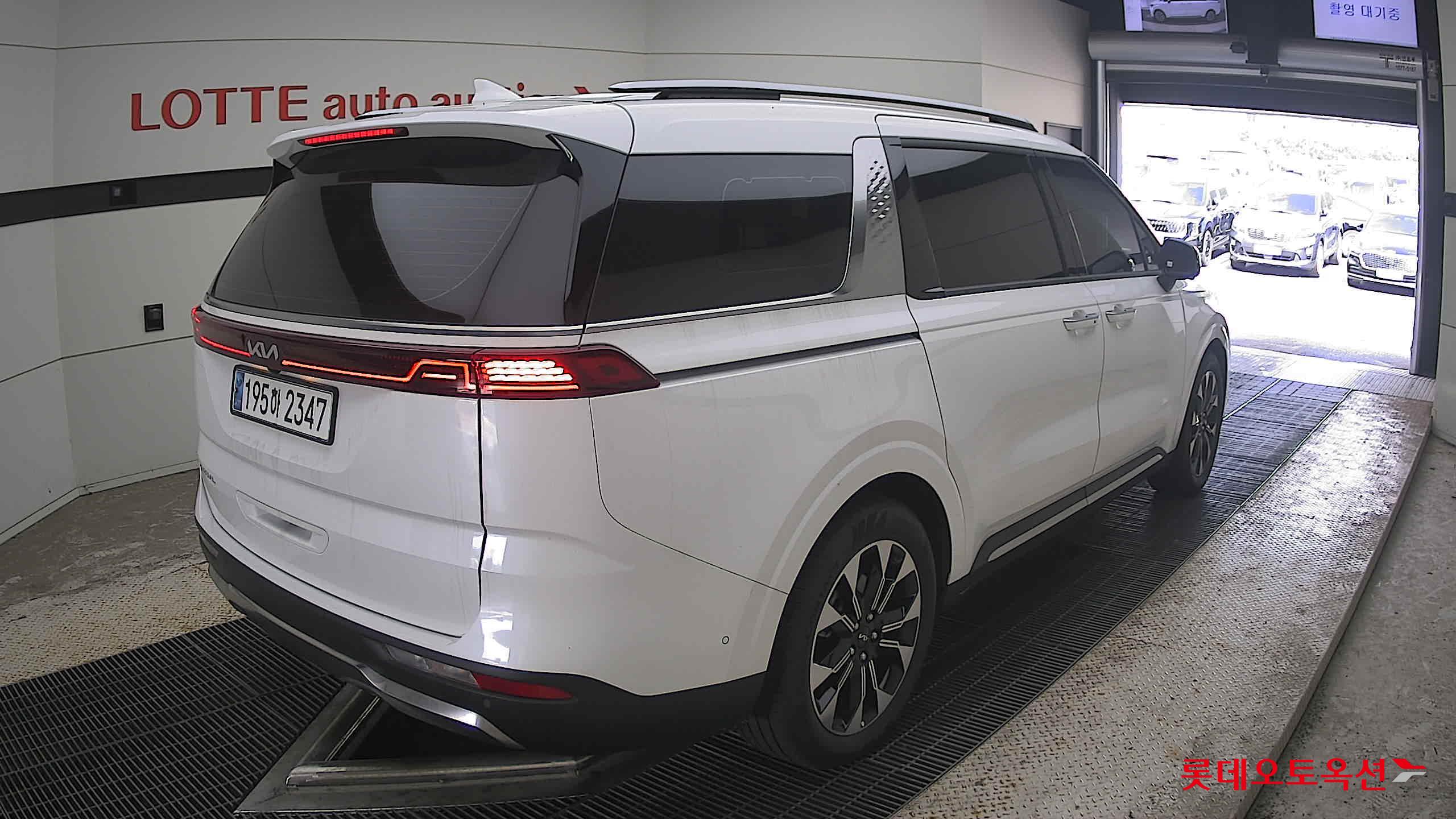 2023 - kia carnival