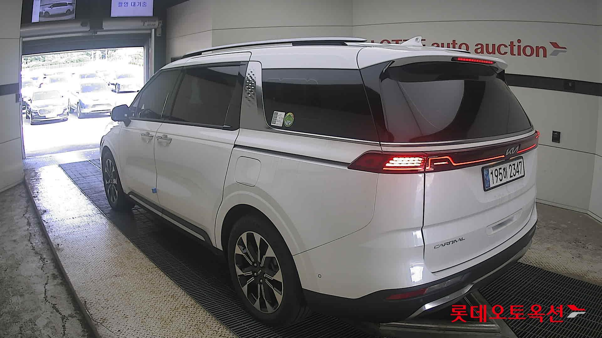 2023 - kia carnival