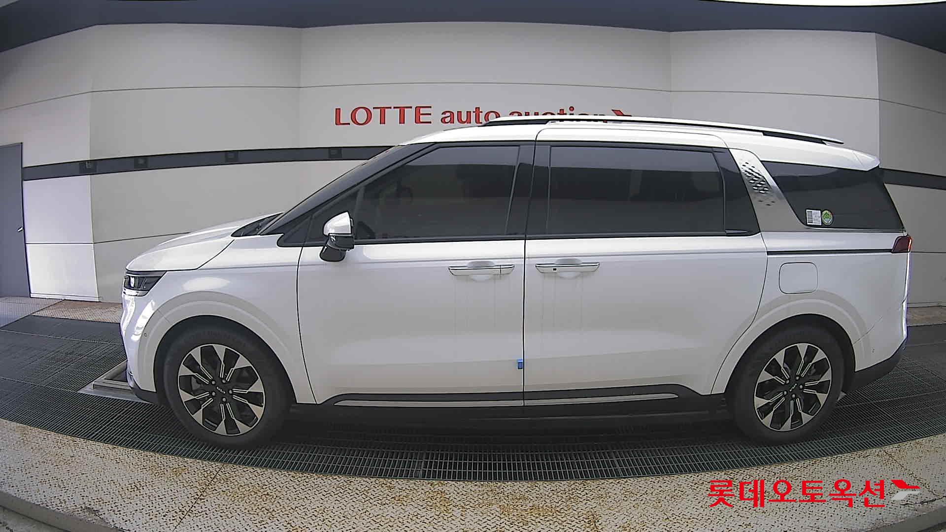 2023 - kia carnival